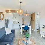 Apartment Les Embruns / F2 Hyper Centre